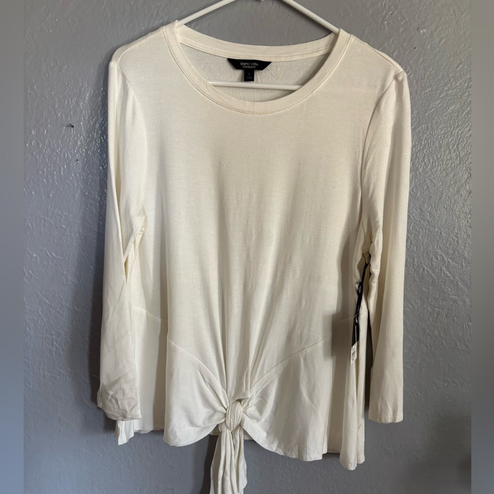 Women's Simply Vera Wang Tie-Front Top
SZ SM.‎ NWT. Scoop neck long sleeves